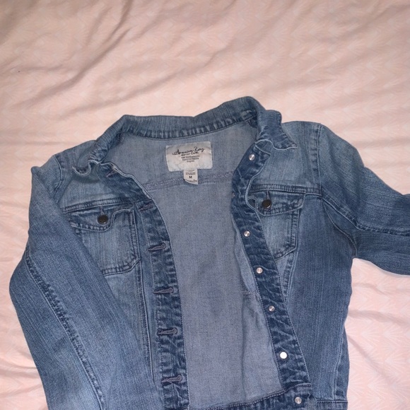 Cropped Jean Jacket - Picture 2 of 4